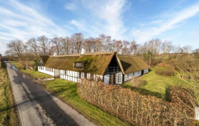Nice Apartment In Rønde With Wifi